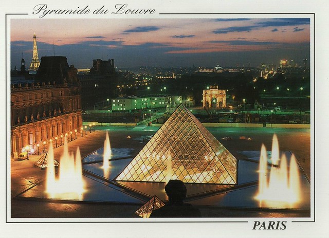 Pyramide du Louvre