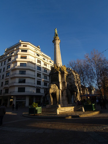 Elephant Fountain (by plateaukao)